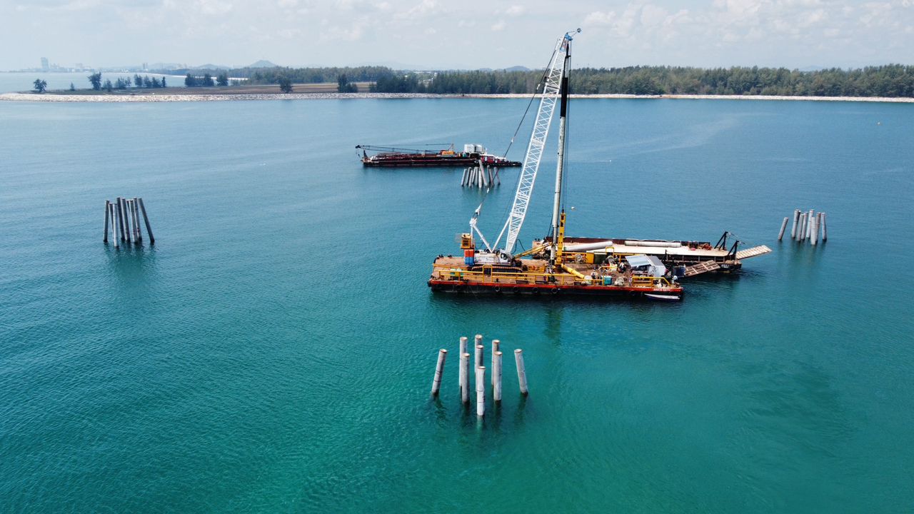 Construction of a Wind Turbine Site at Tok Jembal